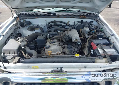 2001 Toyota Tacoma from USA, damaged, VIN 5TEVL52N81Z782889